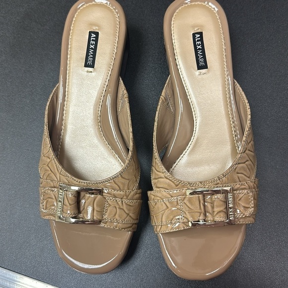 Alex Marie women’s light brown slip on sandals size 8.5 M - Picture 2 of 10